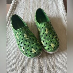 Cat and Jack boys size 11. Croc material